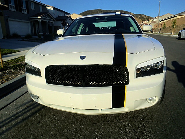 10chargerWhite/Charger10WhiteRT18.JPG