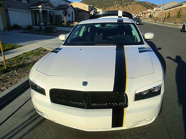 10chargerWhite/Charger10WhiteRT18.JPG