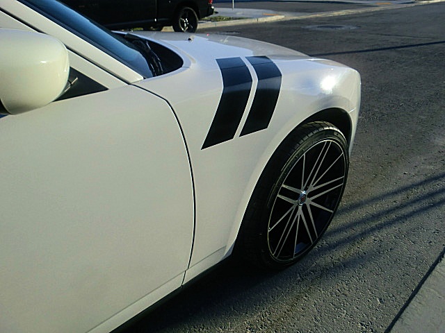 10chargerWhite/Charger10WhiteRT15.JPG