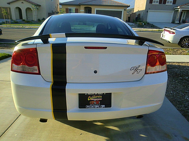 10chargerWhite/Charger10WhiteRT8.JPG