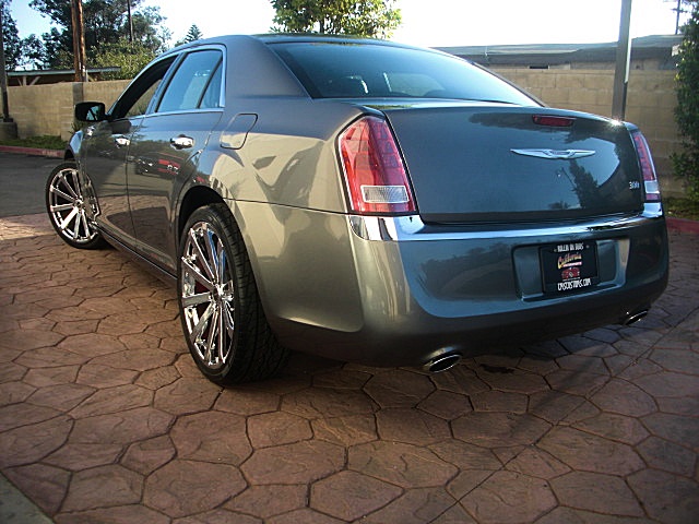 12Chrysler300LtdPDM/23a40.JPG