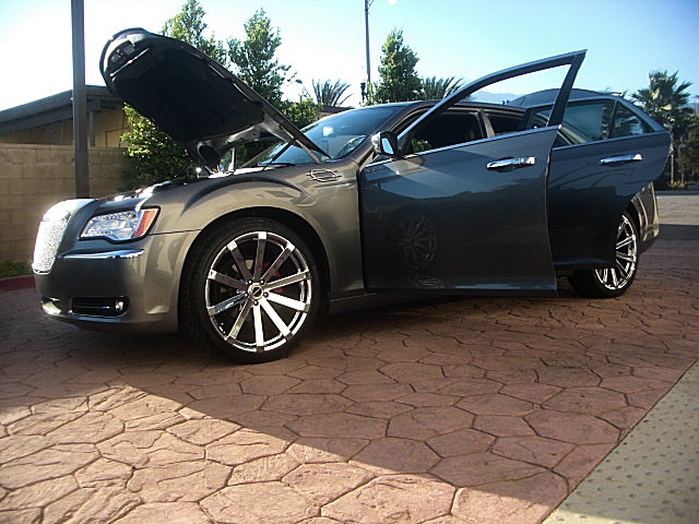 12Chrysler300LtdPDM/23a40.JPG
