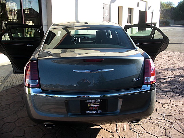 12Chrysler300LtdPDM/25s19.JPG