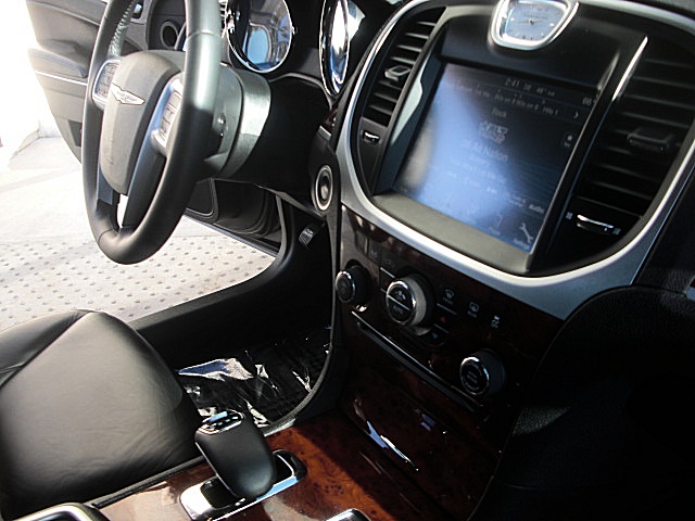 12Chrysler300LtdPDM/25s18.JPG