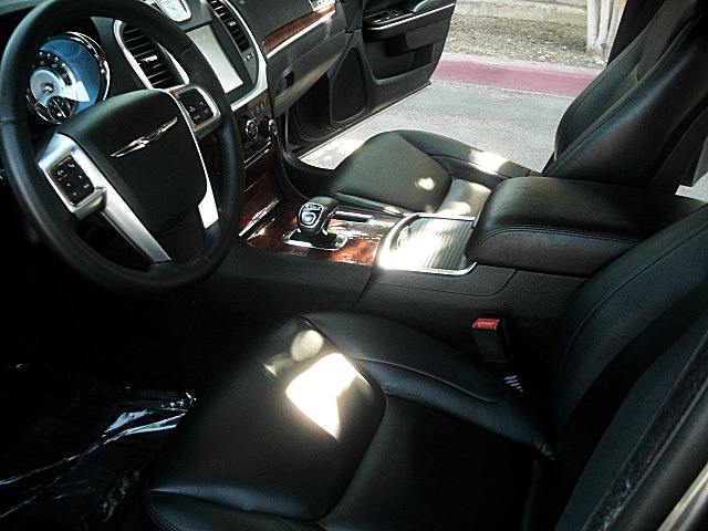 12Chrysler300LtdPDM/25c42.JPG