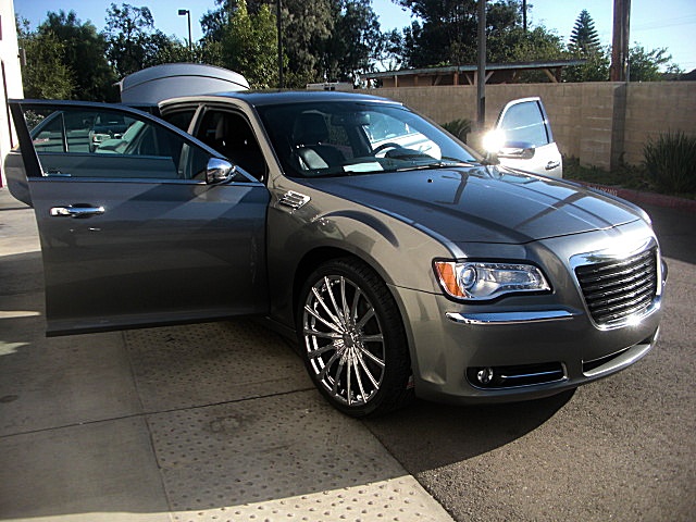 12Chrysler300LtdPDM/25c45.JPG