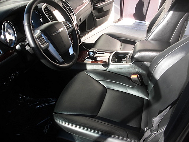 12Chrysler300LtdPDM/25c42.JPG