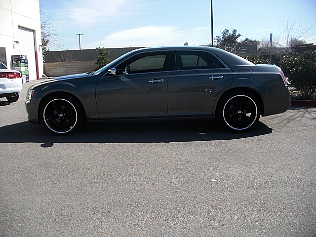 12Chrysler300LtdPDM/25s19.JPG