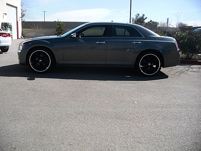 12Chrysler300LtdPDM/25s19.JPG