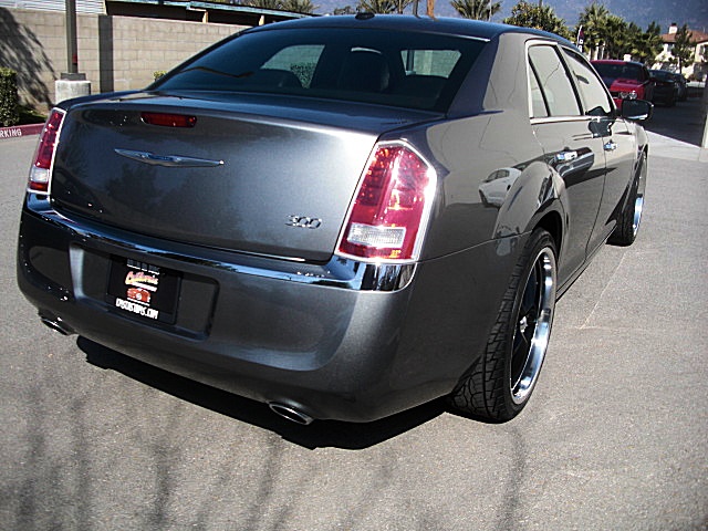 12Chrysler300LtdPDM/25s19.JPG