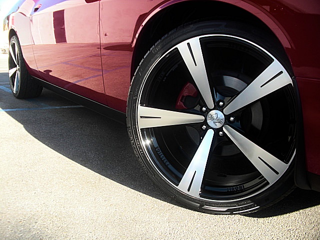 12challengerRed/25d40.JPG