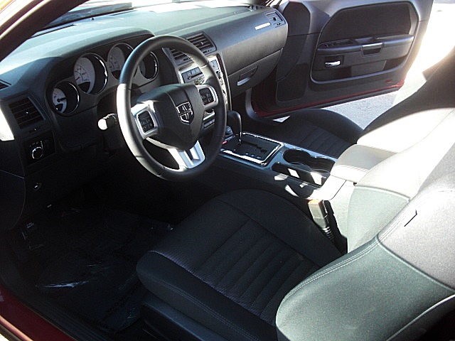 12challengerRed/25d40.JPG