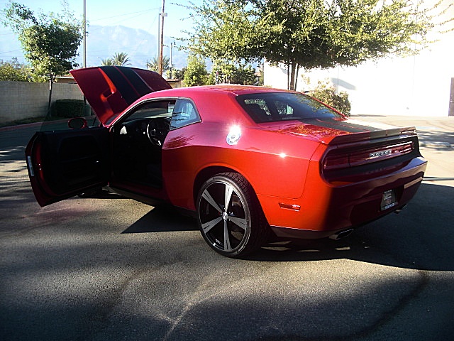 12challengerRed/25d45.JPG