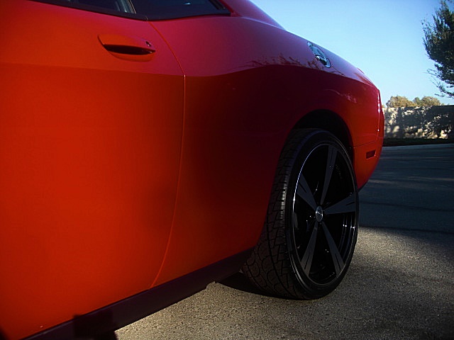 12challengerRed/25d40.JPG