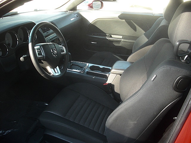 12challengerRed/25d40.JPG