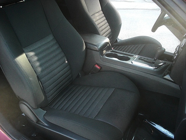 12challengerRed/25d40.JPG