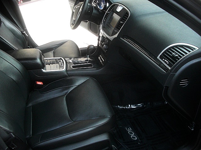 13Chry300cGray/25a26.JPG