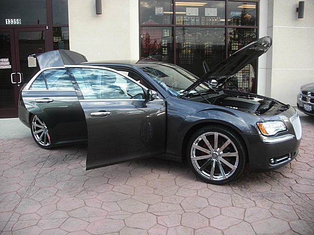 13Chry300cGray/25a27.JPG