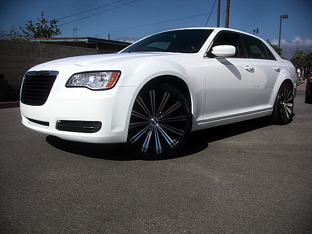 13Chry300white/25a14.JPG