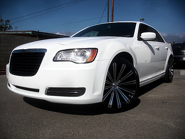 13Chry300white/25a14.JPG