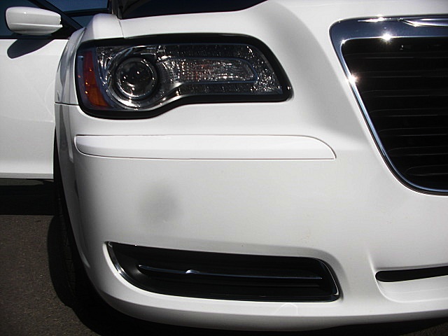 13Chry300white/25a64.JPG