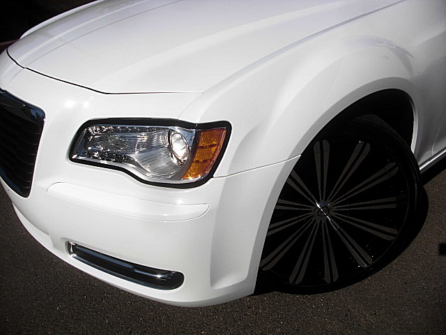 13Chry300white/25a14.JPG