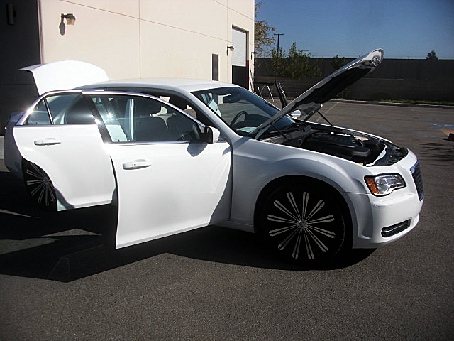 13Chry300white/25a60.JPG