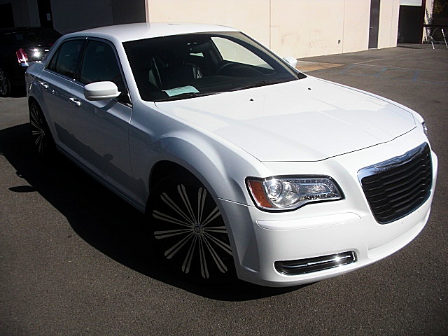 13Chry300white/25a14.JPG