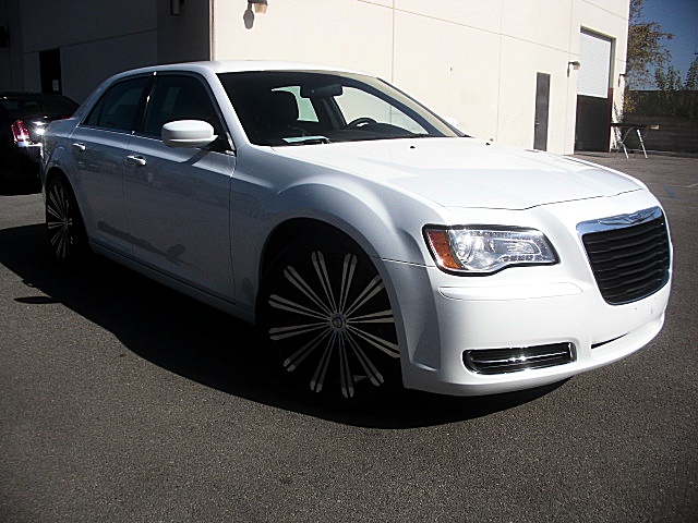 13Chry300white/25a14.JPG