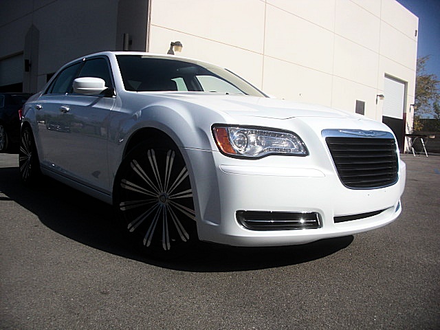 13Chry300white/25a14.JPG