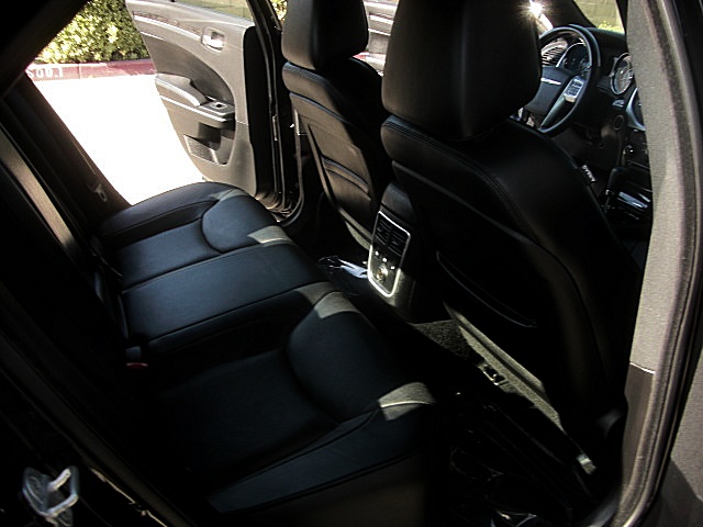 13Chry300white/25a64.JPG