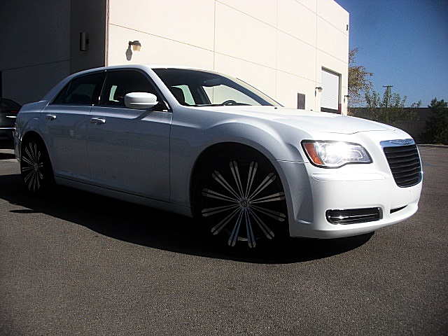 13Chry300white/25a14.JPG