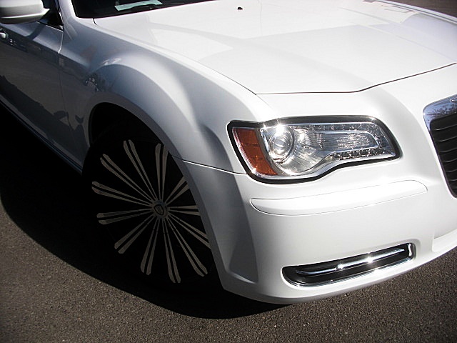 13Chry300white/25a14.JPG