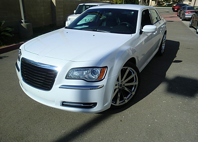 13Chry300white/26a30.JPG