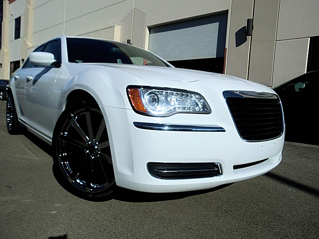 13Chry300white/26a30.JPG