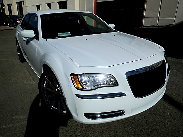 13Chry300white/26a30.JPG