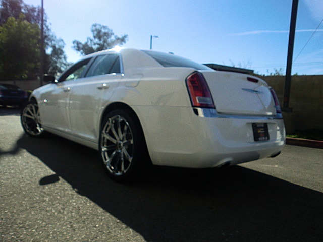 13Chry300white/26a30.JPG