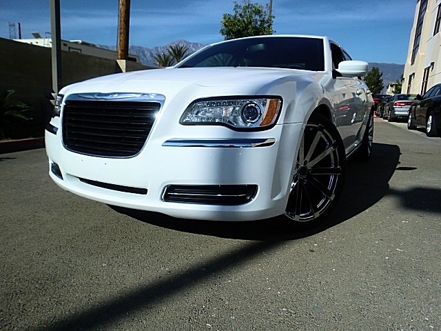 13Chry300white/26a30.JPG