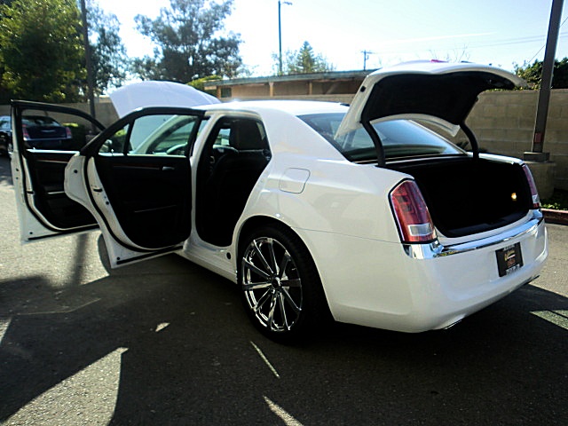 13Chry300white/26a30.JPG