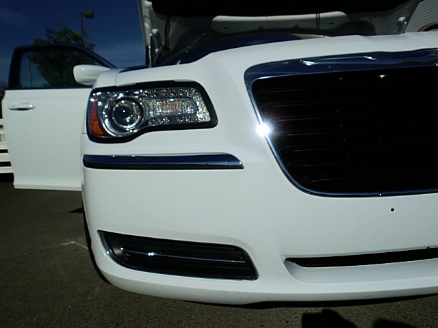 13Chry300white/26a30.JPG