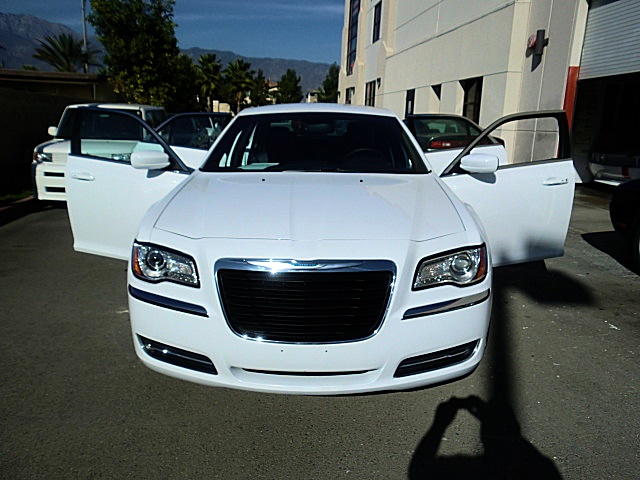 13Chry300white/26a30.JPG