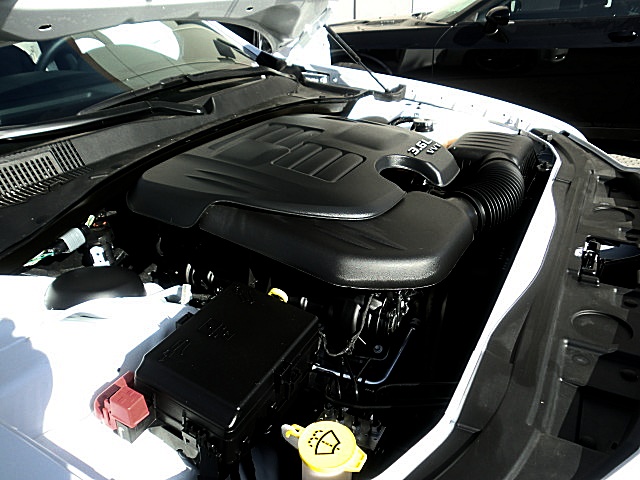 13Chry300white/26a27.JPG