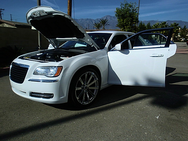 13Chry300white/26a30.JPG