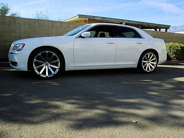 13Chry300white/26a30.JPG
