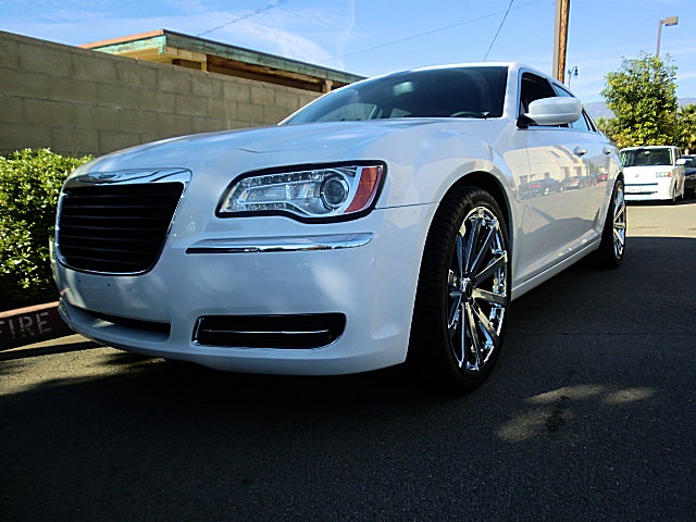 13Chry300white/26a30.JPG