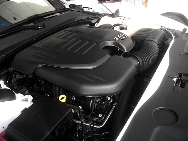 13chargerWhitSRT/26a31.JPG