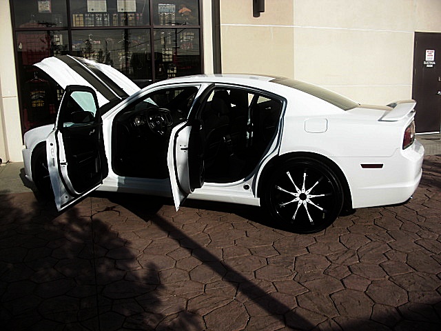 13chargerWhitSRT/26a22.JPG