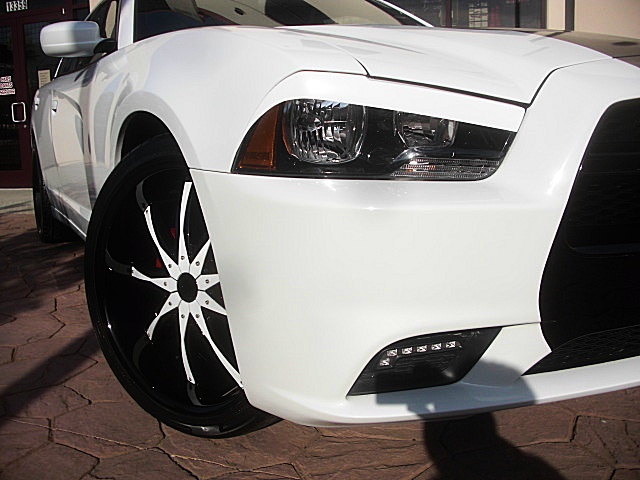 13chargerWhitSRT/26a31.JPG