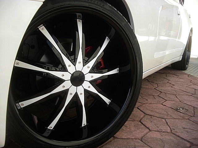 13chargerWhitSRT/26a31.JPG