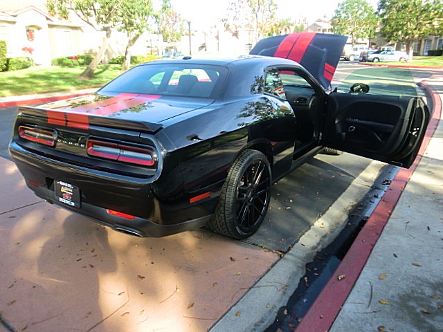 15challengerBlK/20a82.JPG